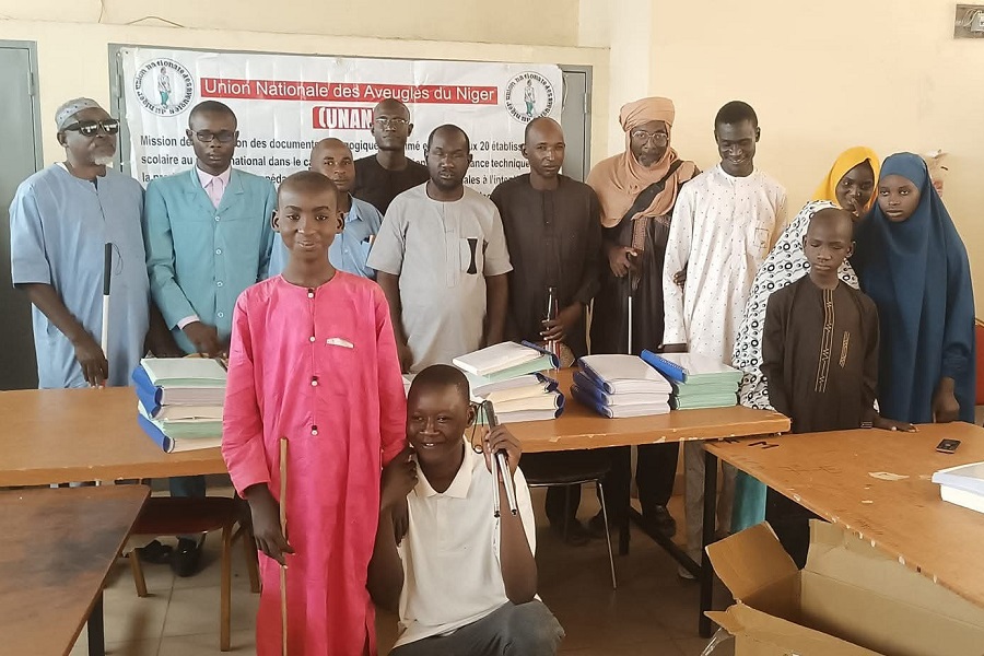 Séries de distribution des documents pédagogiques imprimé en braille.